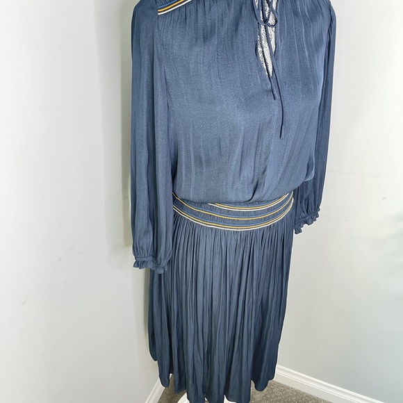 WILLIAM B Smocked Waist V Neck Midi Dress - Picture 7 of 10